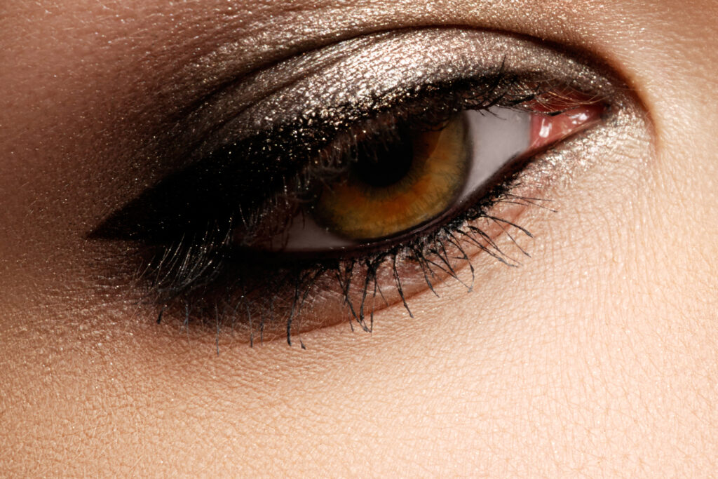 Ombretto dorato occhi marroni Come scegliere gli ombretti in base al colore di occhi e pelle
