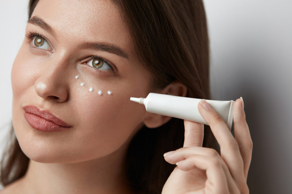 Skincare routine contorno occhi I segreti per una pelle perfetta: la skincare routine giornaliera