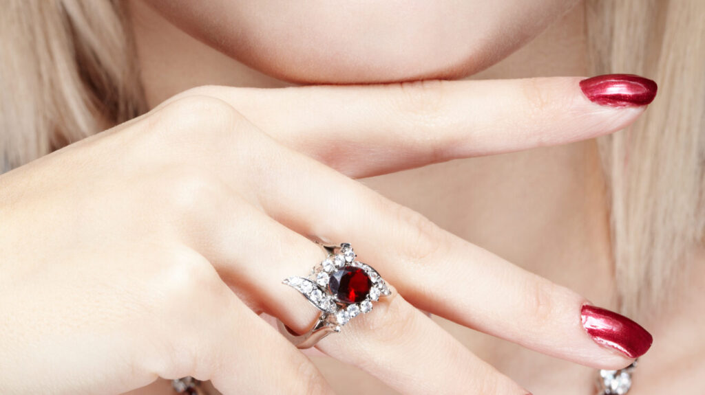 Migliori anelli rubino donna copertina edited (109+) Migliori anelli da donna di tendenza '2024'